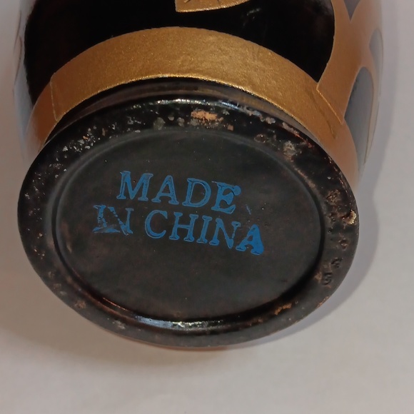 Vtg. Chinese vase hand painted black and gold - Picture 3 of 3